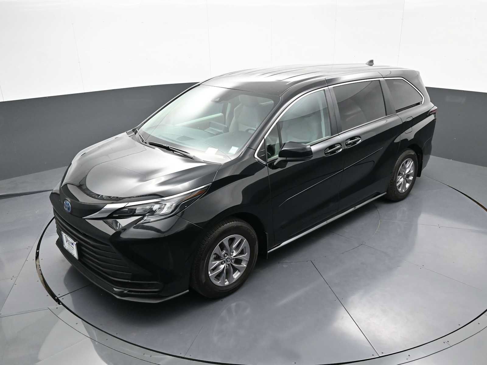 Used 2024 Toyota Sienna LE w/ Protection Package (TMS) AWD/4WD image 30