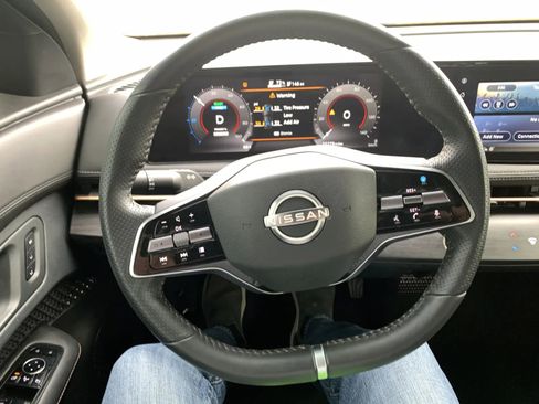 Used 2023 Nissan Ariya AWD image 11