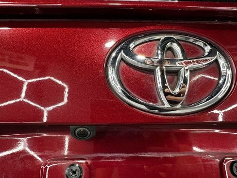 Used 2019 Toyota RAV4 LE FWD image 30
