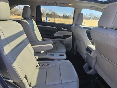 Used 2017 Toyota Highlander Limited Platinum image 42