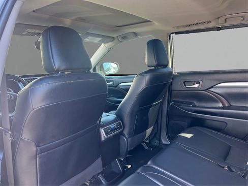 Used 2019 Toyota Highlander XLE image 10