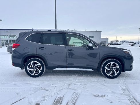 Used 2023 Subaru Forester Touring image 4