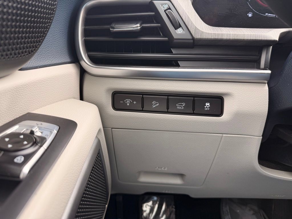 Used 2024 Kia Telluride EX w/ EX Captain's Chair Package FWD image 25