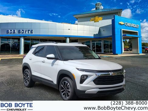Used 2024 Chevrolet TrailBlazer LT AWD/4WD image 1