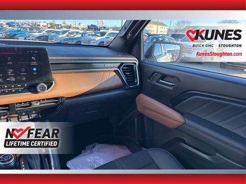 Used 2024 GMC Canyon AT4 image 40