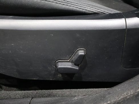 Used 2014 Dodge Avenger SE image 9