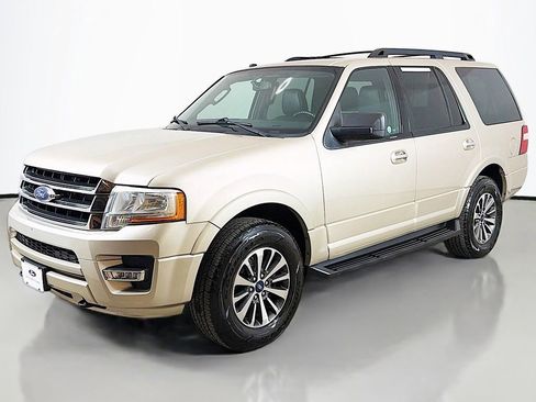 Used 2017 Ford Expedition XLT w/ Equipment Group 201A AWD/4WD image 5