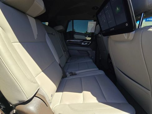 Used 2021 Chevrolet Tahoe Z71 w/ Luxury Package AWD/4WD image 12