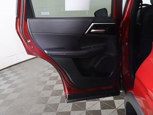 Used 2024 Mitsubishi Outlander SE Black Edition image 25