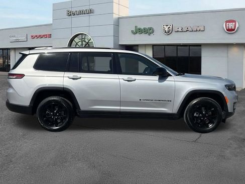 Used 2024 Jeep Grand Cherokee L Laredo AWD/4WD image 8