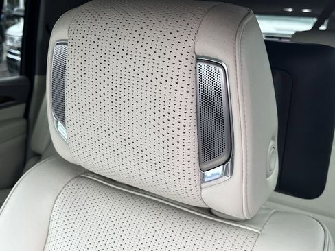 Used 2022 Cadillac Escalade ESV Premium Luxury Platinum w/ Heavy-Duty Trailer Package image 39