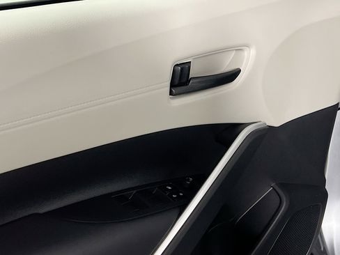 Used 2024 Toyota Corolla Cross L image 17