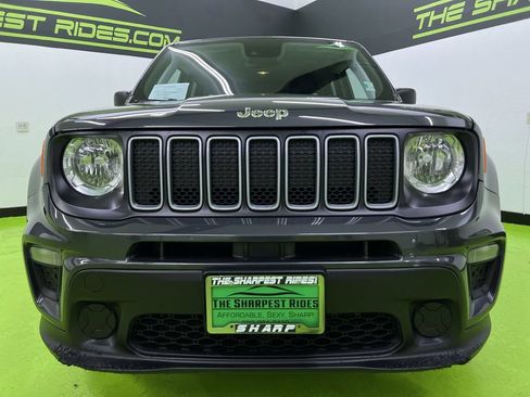 Used 2023 Jeep Renegade Latitude AWD/4WD image 3