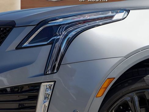 New 2026 Cadillac XT5 Premium Luxury w/ LPO, ONYX Package FWD image 3