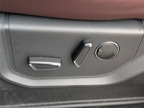 Used 2024 Ford Expedition Limited image 23