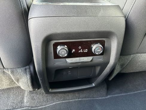 New 2025 Chevrolet Traverse LT image 21