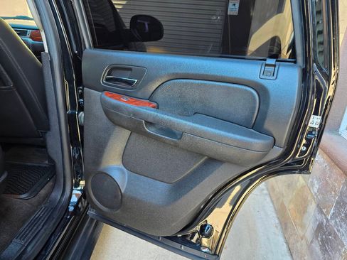 Used 2014 Chevrolet Tahoe LT RWD image 23