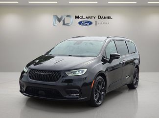 Used 2023 Chrysler Pacifica Touring-L w/ Uconnect Theater Family Group AWD/4WD video 2