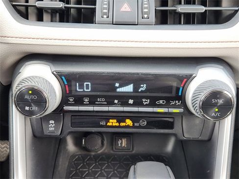 Used 2023 Toyota RAV4 XLE Premium image 15