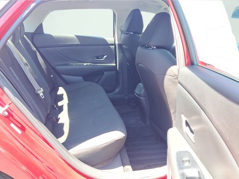 Used 2021 Hyundai Elantra SEL FWD image 14