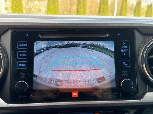 Used 2018 Toyota Tacoma TRD Sport AWD/4WD image 26