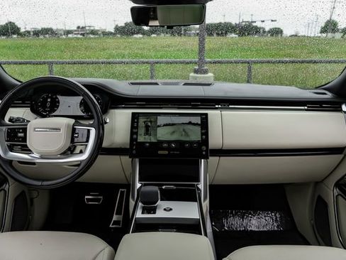 Used 2025 Land Rover Range Rover Long Wheelbase Autobiography AWD/4WD image 17