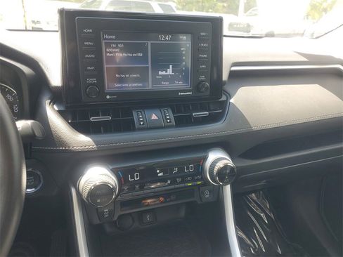 Used 2022 Toyota RAV4 XLE Premium image 28