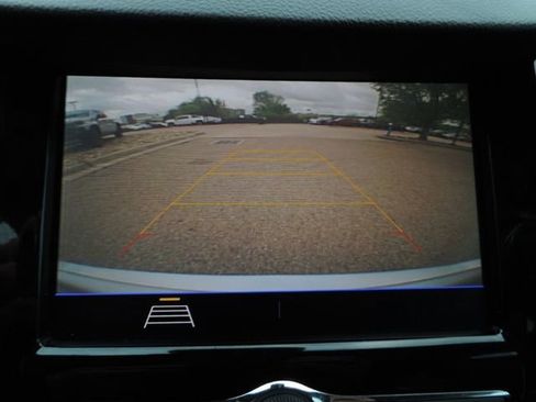 Used 2022 Chevrolet Trax LT w/ LT Convenience Package FWD image 31