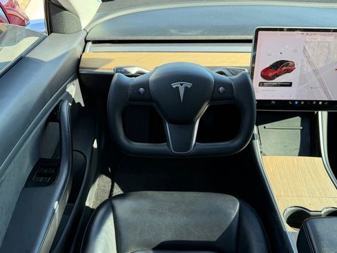 Used 2019 Tesla Model 3 Performance image 8