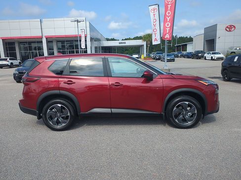 Used 2026 Nissan Rogue SV FWD image 2