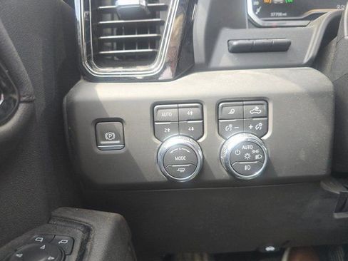 Used 2024 GMC Sierra 2500 AT4 w/ AT4 Premium Plus Package image 17