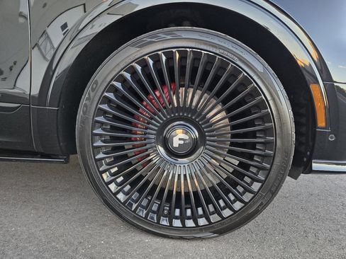 Used 2022 Bentley Bentayga image 62