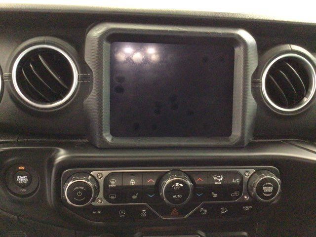 Used 2018 Jeep Wrangler Unlimited Sahara AWD/4WD image 17