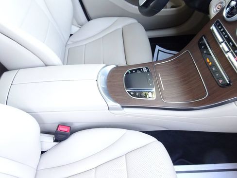 Used 2022 Mercedes-Benz GLC 300 image 18