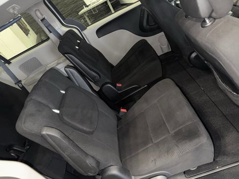 Used 2012 Dodge Grand Caravan SXT w/ UConnect Hands-Free Group image 18