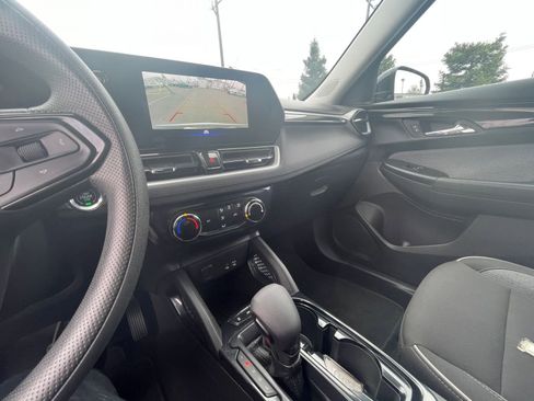 Used 2025 Chevrolet TrailBlazer LT image 36