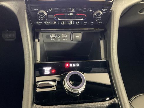 New 2025 Jeep Grand Cherokee Limited image 14