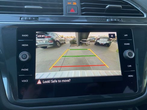 Used 2023 Volkswagen Tiguan SE w/ Panoramic Sunroof Package image 36