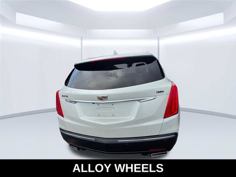 Used 2018 Cadillac XT5 Luxury w/ Driver Awareness Package FWD image 10