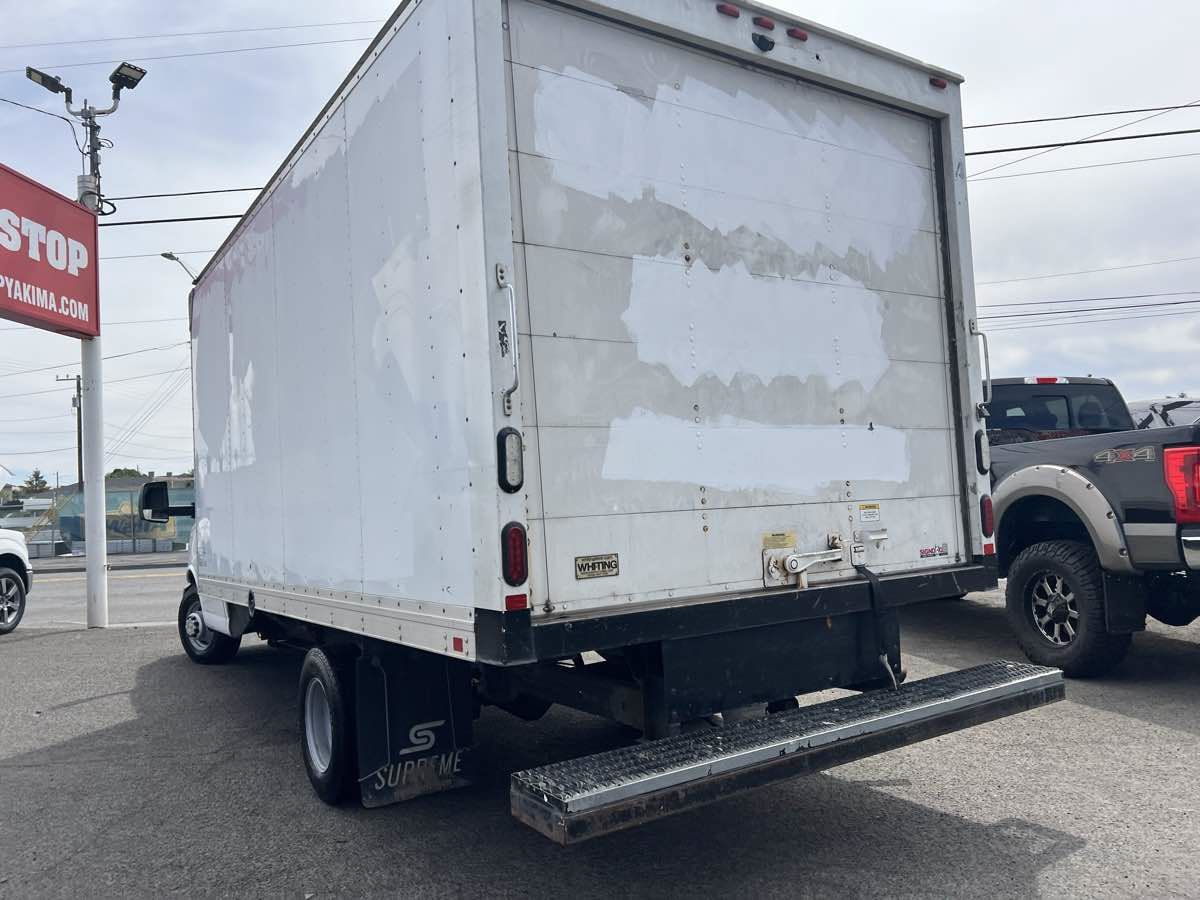 Used 2017 Chevrolet Express 3500 Extended RWD image 7