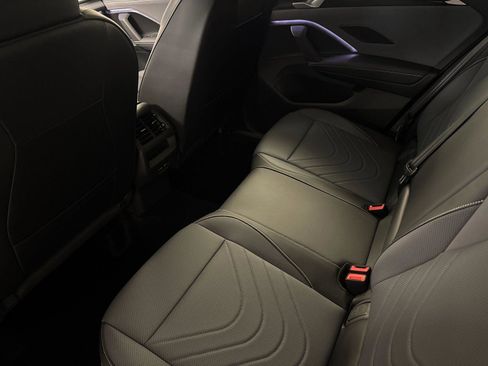 New 2026 Volkswagen Tiguan SE FWD image 11