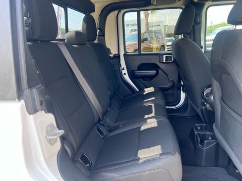 Used 2020 Jeep Gladiator Sport w/ Quick Order Package 24S AWD/4WD image 12