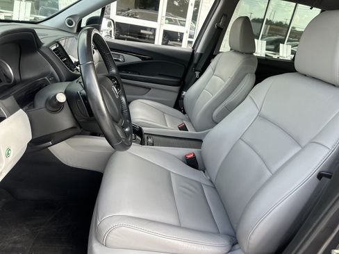 Used 2020 Honda Pilot Touring image 10
