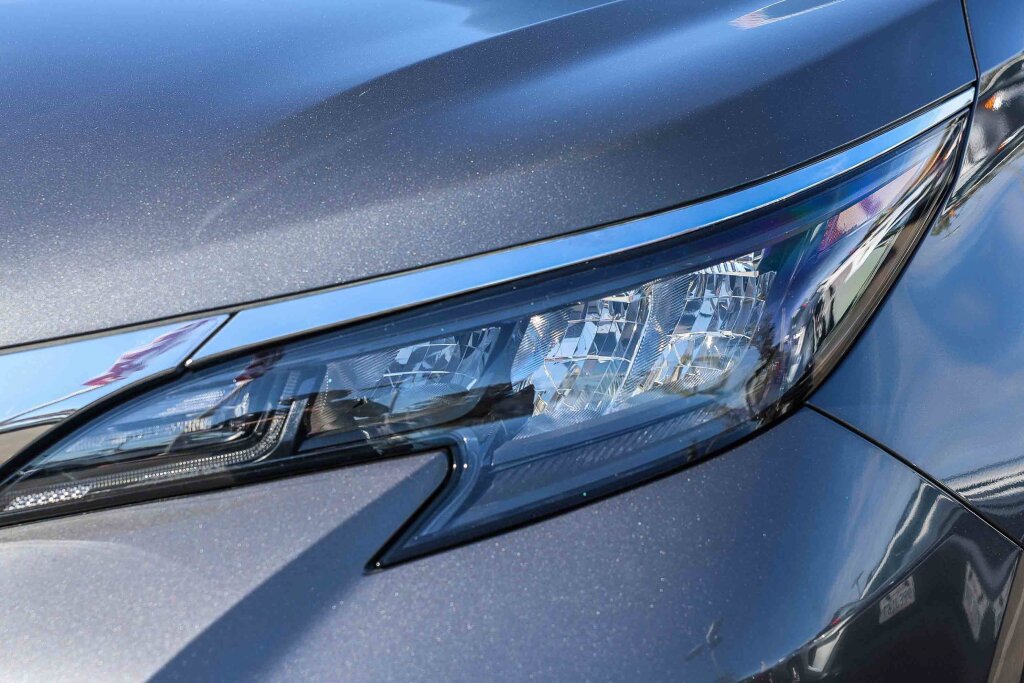 Certified 2025 Toyota Sienna LE FWD image 22