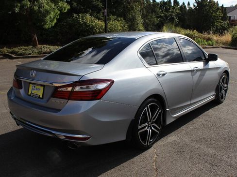 Used 2016 Honda Accord Sport image 4