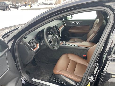 Used 2025 Volvo V60 B5 Cross Country Plus image 7