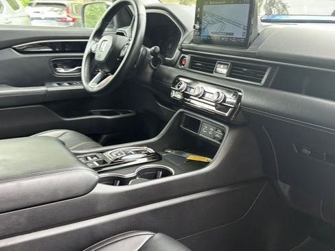 Used 2025 Honda Pilot Touring image 10