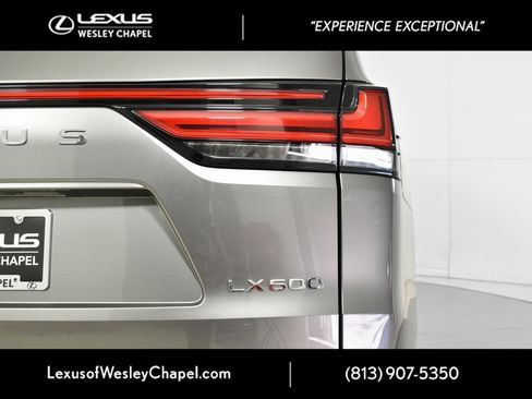 Used 2023 Lexus LX 600 4WD w/ Luxury Package image 8