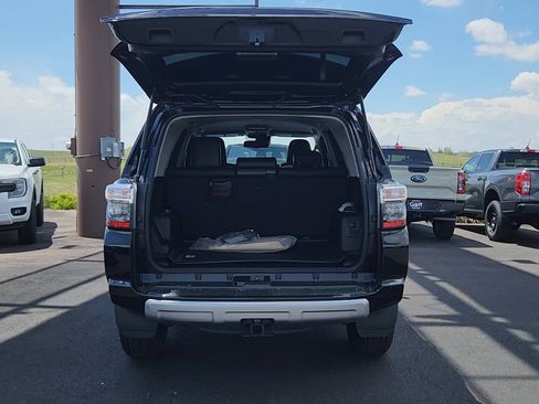Used 2024 Toyota 4Runner TRD Off-Road Premium AWD/4WD image 18