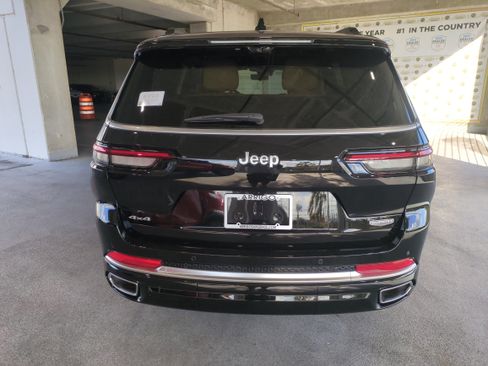 New 2025 Jeep Grand Cherokee L Summit w/ Advanced Protech Group IV image 6
